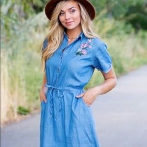 Chambray Dress with pockets! 🌷